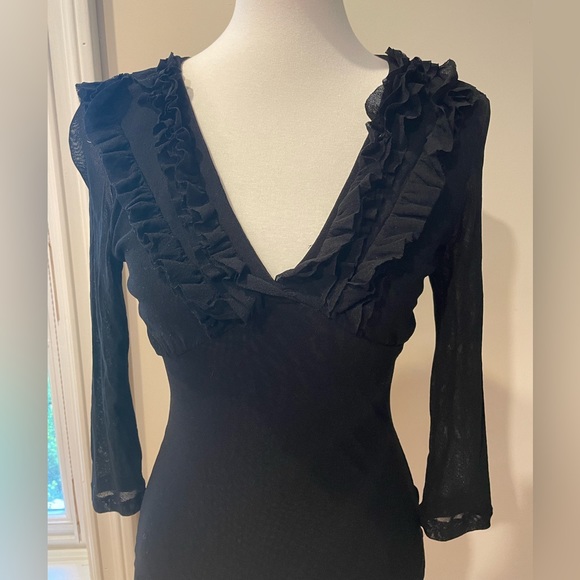 V-Neck Ruffled Blouse - Picture 4 of 10